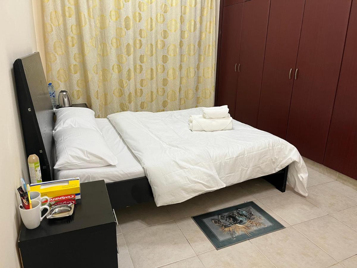 Master Room Attached Bathroom ドバイ エクステリア 写真