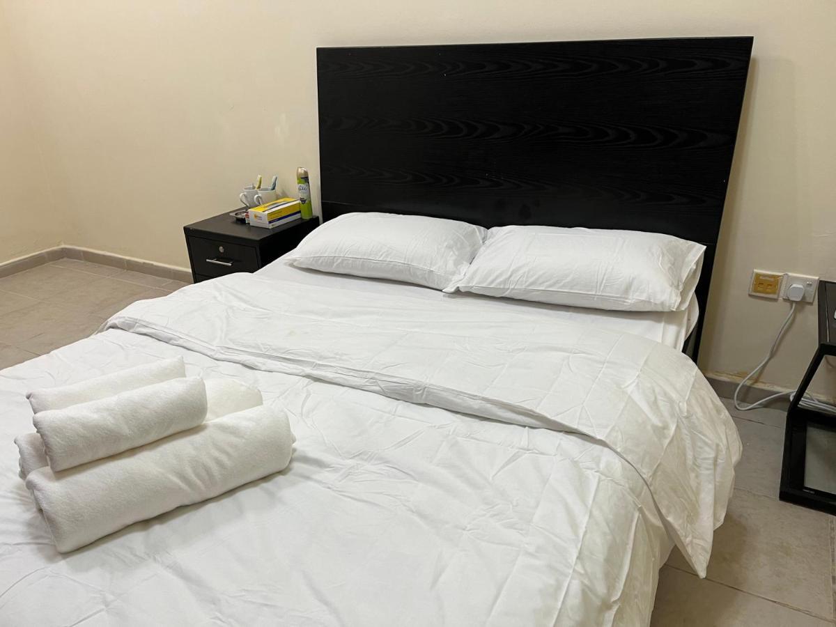 Master Room Attached Bathroom ドバイ エクステリア 写真