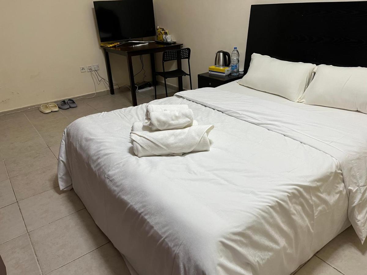 Master Room Attached Bathroom ドバイ エクステリア 写真
