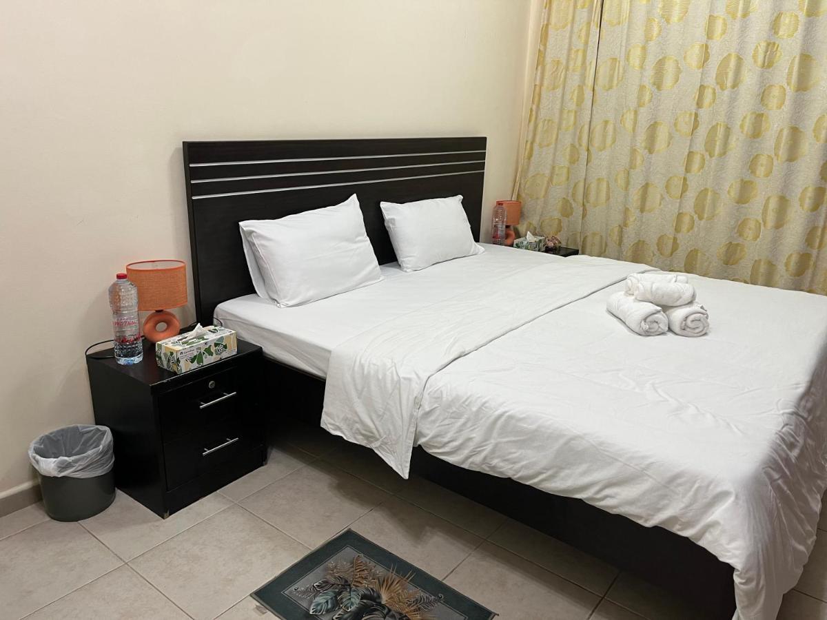 Master Room Attached Bathroom ドバイ エクステリア 写真
